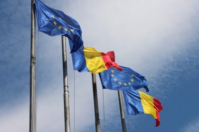 Bírói függetlenségre, jogállamiságra vonatkozó  eu-s főtanácsnoki indítvány – Román bíróságok több kérdést terjesztettek az EUB elé
