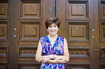 „Nem lehet szemet hunyni a visszásságok felett” – jellemzi a helyzetet egy lapinterjúban dr. Halász Etelka bírónő