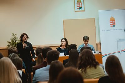 A technológiai fejlődés rengeteg kihívást tartogat a fiatal jogászokszámára - mondta dr. Varga Judit a Nemzeti Kiválósági Jogászösztöndíjasok Szakmai Napján