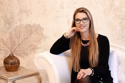 Nők a pályán  - Sorozatunk hazai ügyvédnőkről -  Dr. Hircsu Krisztina, Miskolc: Minden ügyből a lehető legjobbat kell kihozni, még akkor is, ha fiatal vagy, nő vagy, és hosszú szőke a hajad
