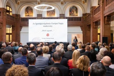 Az erős és egységes bírósági szervezet Magyarország szuverenitásának az őre, s mindez bizalmat is szül az emberekben - vélekedett az OBH elnöke egy szakmai konferencián