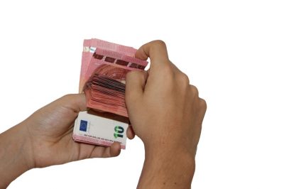 Korrupciós bűncselekmények miatt vettek őrizetbe ügyvédeket