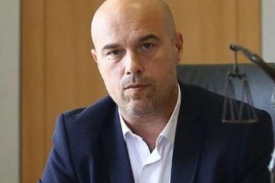 Lemondott a legfőbb boszniai igazságügyi testület vezetője. - bár tagadja vétkességét, korrupcióval gyanúsítják, félti biztonságát