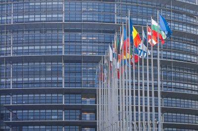 Néven kell nevezni az EP szerint az adóparadicsomokat  - A fő probléma állítólag: Luxemburg