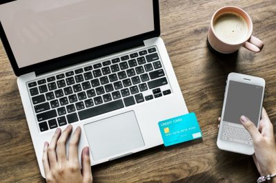 Ősztől kötelező lesz a biztonsági kód használata az internetes vásárlásoknál, az ügyfeleknek is van teendője
