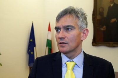 Helyre tette a bíróságot nettó hazaárulással vádoló Deutch Tamást az OBH elnöke, dr. Senyei György