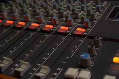 Sértheti a hangfelvétel-előállító jogait a "sampling", ha azt az engedélye nélkül végzik