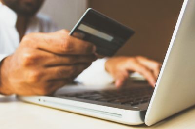 Uniós rendelet védi a vállalkozásokat az online közvetítőcégekkel szemben
