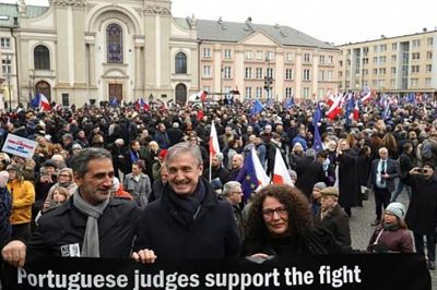 Tizennégy európai ország bírái és ügyvédei tüntettek január 11-én Varsóban (video)