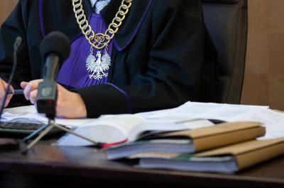 Uniós jogba ütközik a magasabb szintű bíróságokhoz kirendelt bírákkal kapcsolatos joggyakorlat Lengyelországban
