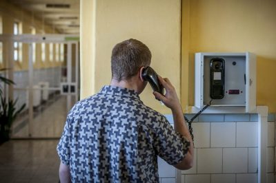 Csökkentették a fogvatartottak telefonhívásainak percdíjait- Az ombudsman üdvözli az intézkedést