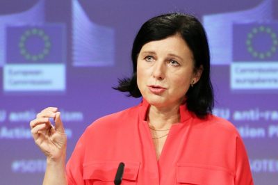 Vannak kérdőjelek a magyar választások tisztaságával kapcsolatban, de nem avatkozunk be - mondta az Európai Bizottság alelnöke