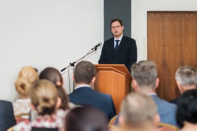 Ha alaposak a panaszok, módosítani kell a Pp.-t - mondta dr. Gulyás Gergely