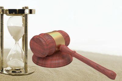 Elhalasztják a Közigazgatási Bíróságokról szóló törvény hatálybalépését - MHB vélemény: továbbra sincs semmi szükség rá