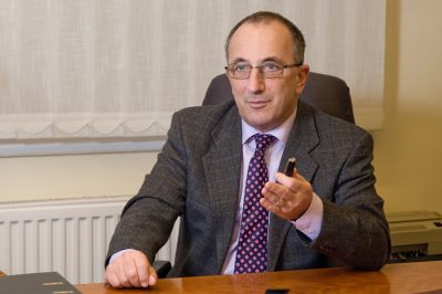 Kinek a kezében van az „ügyvédi kamara”? - Dr. Hidasi Gábor cikke a "sorosozásról"
