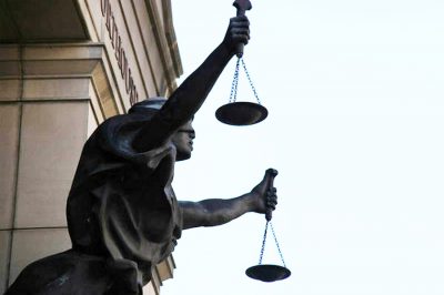 Belső viták az igazságügyi szakértők új kamarai törvénytervezete körül 