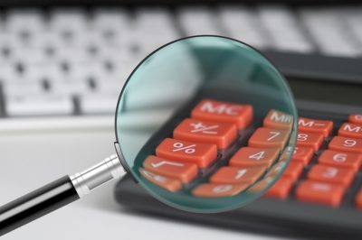 Látni fog az adóhivatal minden cégek közötti számlát július elsejétől