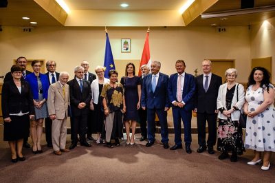 Magas kitüntetéseket, elsimeréseket kaptak jogászok, köztük két ügyvád: dr Ábrahám László és dr. ifj. Vég Tibor