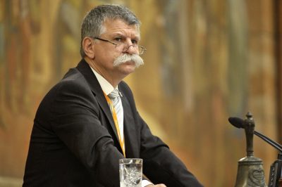 „Ha az idő megérik rá, a közigazgatási bíróságok megalakításának tervét elővehetjük újra” – közölte Kövér László, az Országgyűlés elnöke