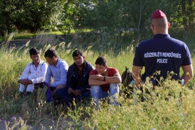 Migráns ügyek: az ügyészség a jelenlegi erőforrásaiból év végéig tudja kezelni a helyzetet
