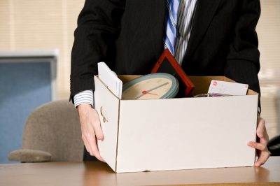 Kúriai iránymutatás: indoklás nélküli elbocsátás, egyenlő bánásmód