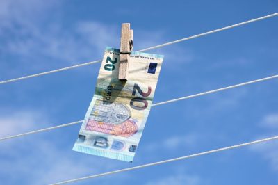 Nem bővül a pénzmosásban érintett országok EU-s listája