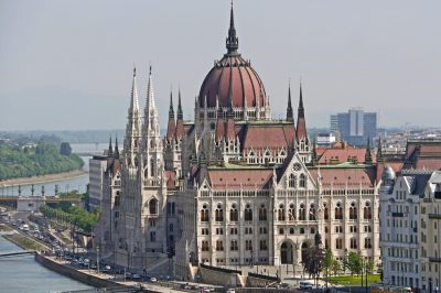 ​Új törvényt fogadtak el a választottbíráskodásról - A kormány vonzóbbá akarja tenni a magyar befektetési környezetet