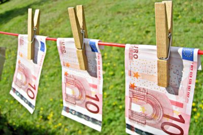 ​Pénzmosás miatt közel 180 embert vettek őrizetbe - Európa-szerte 