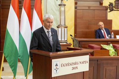 Az ügyészség nincs alárendelve más alkotmányos szervnek, függetlenül végezheti a munkáját - mondta dr. Polt Péter az Ügyészség napján