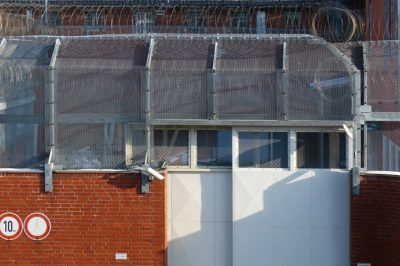 Rengeteg ember hiányzik a büntetés-végrehajtásból