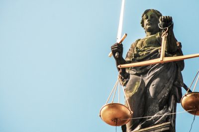 ​Sokan perelik a bíróságokat