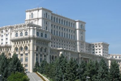 Sürgősségi rendelettel lépett hatályba az új közigazgatási kódex Romániában