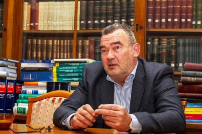 ​Fogvatartottak kapcsolattartása a nem védőként eljáró jogi képviselőkkel - erről szeretne többet tudni az ombudsman