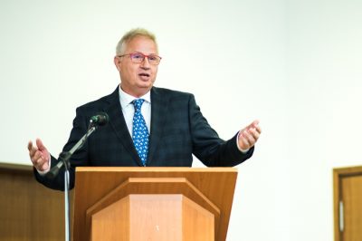 A közgazgatási bíráskodás bevezetése nem politikai, hanem szigorúan szakmai ügy – hangsúlyozza dr. Trócsányi László