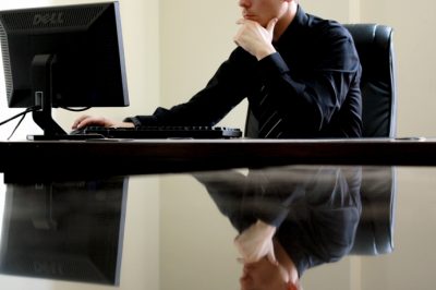Ügyfél és hatóság is még csak tanulja a cégkaput