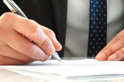 Vélemények a közigazgatási határozatokat érintő kúriai döntésről