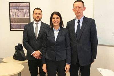 Vizsgálja az OBH elnöke és OBT közötti hatáskörmegosztást és együttműködést az EU