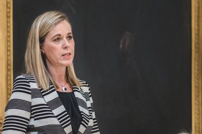 Az osztott perszerkezet biztosítja a perkoncentráció megvalósulását