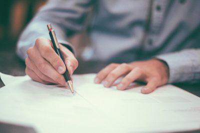 ​Zugírászat és csalás miatt ítélték el egy volt ügyvédet Tiszaújvárosban