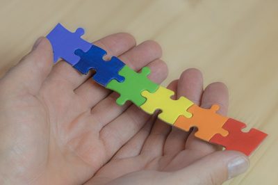 El kell ismerni az azonos neműek házasságát és élettársi kapcsolatát – foglalt állást az EP