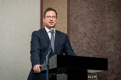 A kormánynak minden eszköz rendelkezésre áll a magyar érdek képviseletére - mondta dr. Gulyás Gergely miniszter